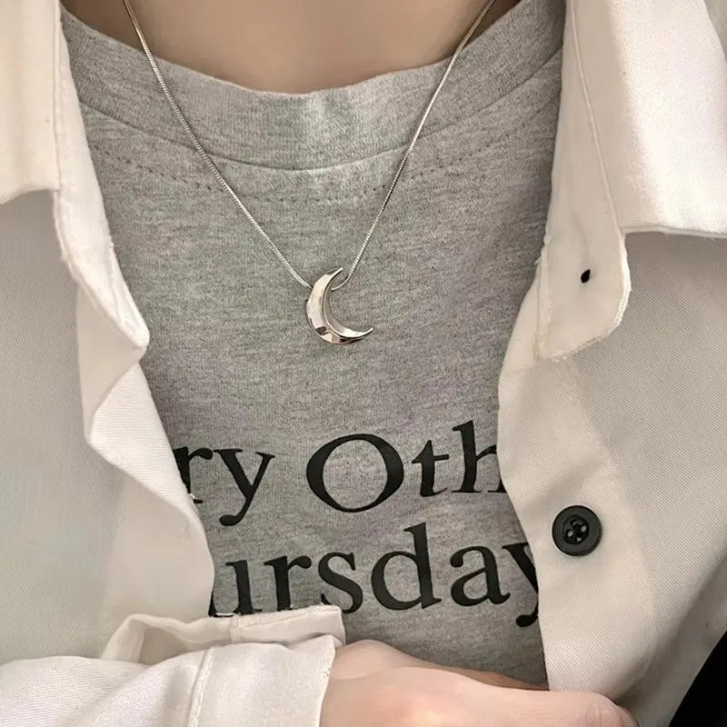 Celestial Glow Star Choker – Minimal Edge, Maximum Magic