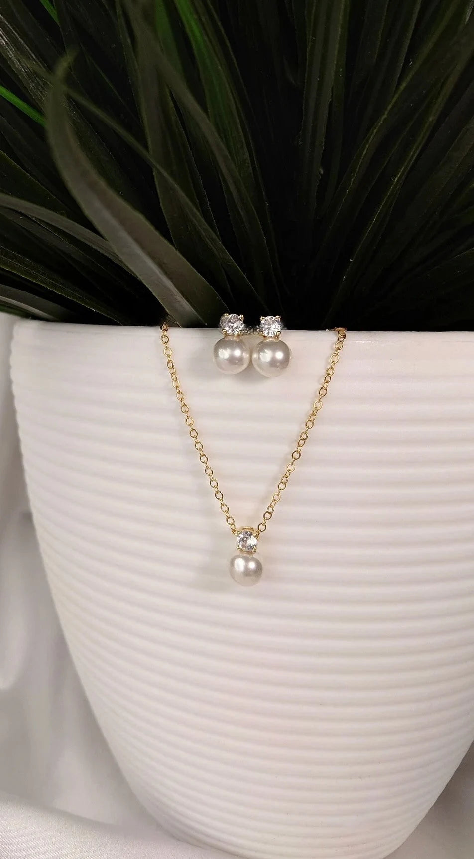 Lustrous Whisper Pearl Necklace – Timeless Elegance for Her Special Day