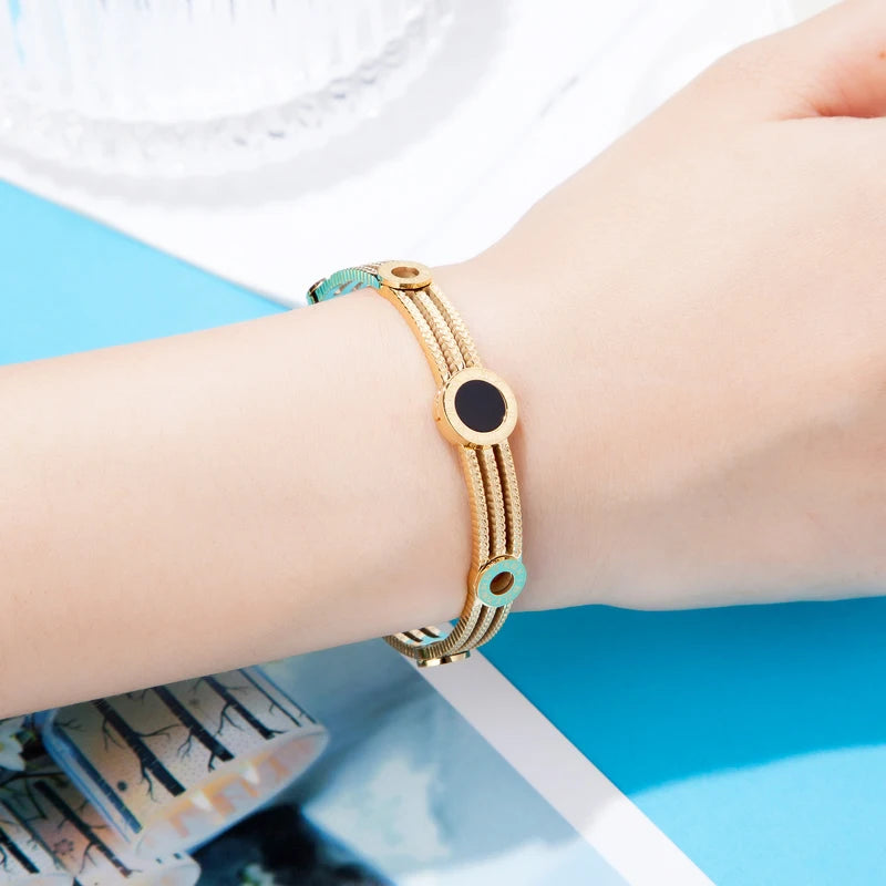 Timeless Edge – Exquisite Roman Numeral Gear Bangle for Women